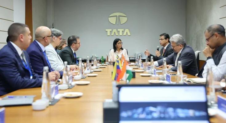 Delcy Rodríguez en la India
